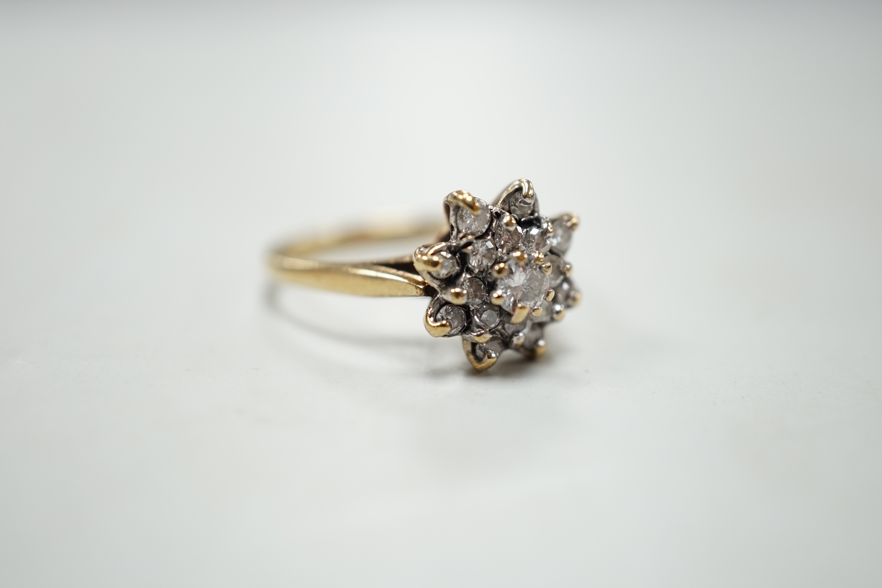 A modern 9ct gold and diamond cluster ring, size K/L, gross weight 3.1 grams.